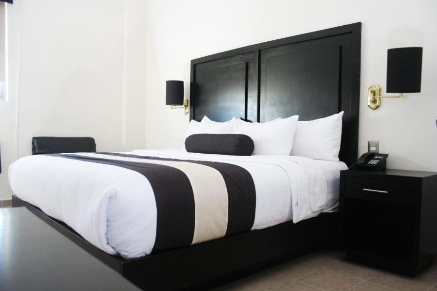 Hotel El Camino Inn & Suites Reynosa Εξωτερικό φωτογραφία