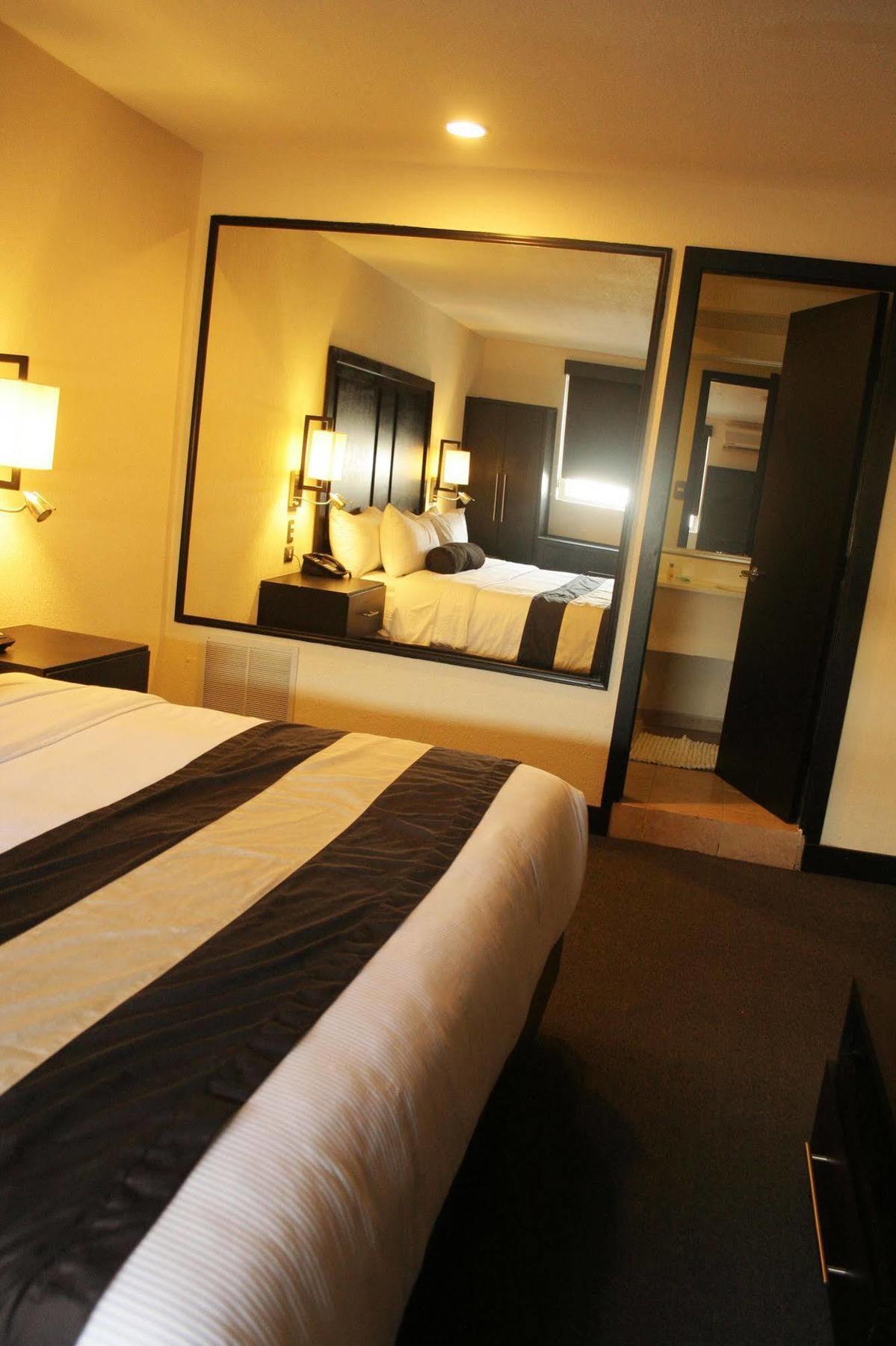 Hotel El Camino Inn & Suites Reynosa Εξωτερικό φωτογραφία